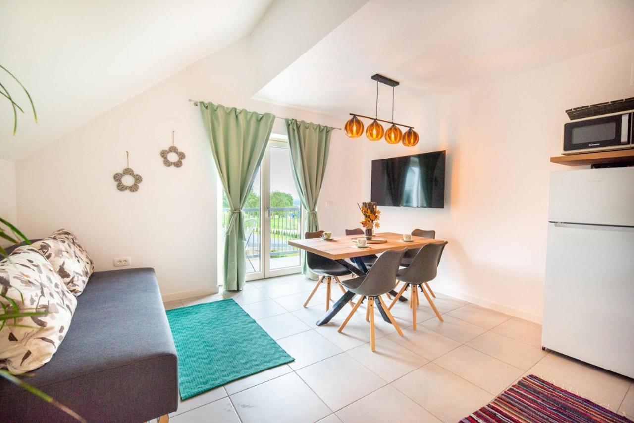 Apple Tree Apartment بليد المظهر الخارجي الصورة